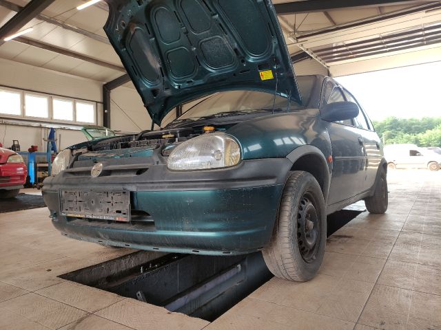 bontott OPEL CORSA B Jobb első Sárvédő Irányjelző