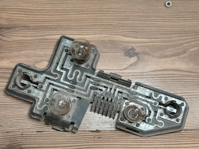 bontott OPEL CORSA B Jobb Hátsó Lámpa Foglalat