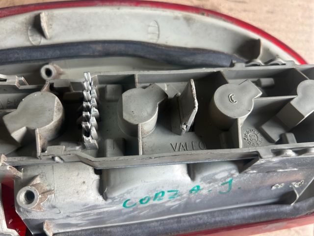 bontott OPEL CORSA B Jobb Hátsó Lámpa