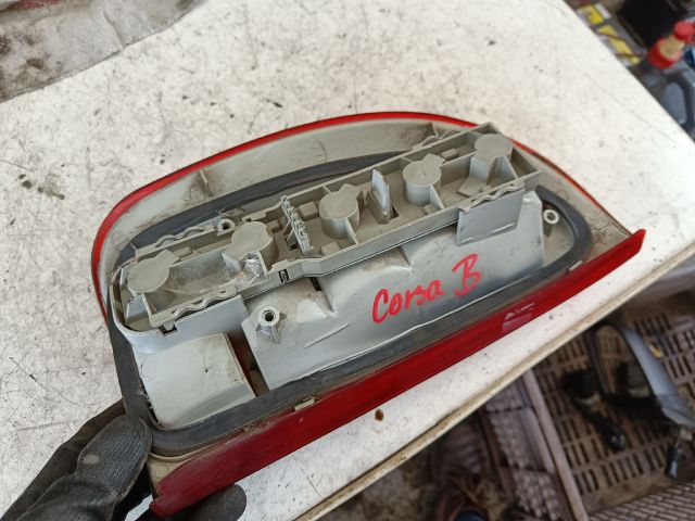 bontott OPEL CORSA B Jobb Hátsó Lámpa