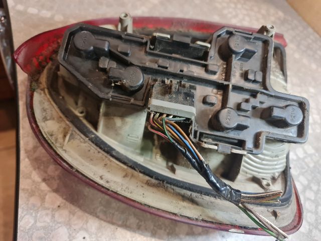 bontott OPEL CORSA B Jobb Hátsó Lámpa