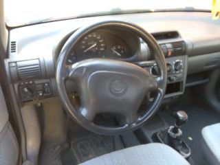 bontott OPEL CORSA B Kesztyűtartó Ajtó