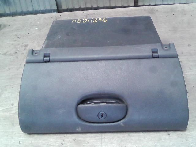 bontott OPEL CORSA B Kesztyűtartó