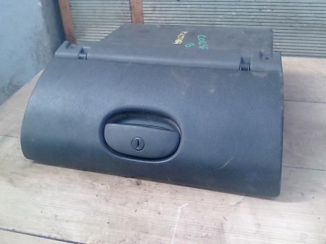 bontott OPEL CORSA B Kesztyűtartó