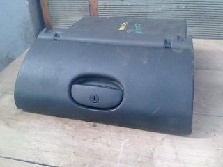 bontott OPEL CORSA B Kesztyűtartó