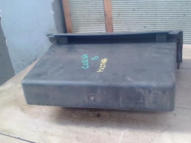 bontott OPEL CORSA B Kesztyűtartó