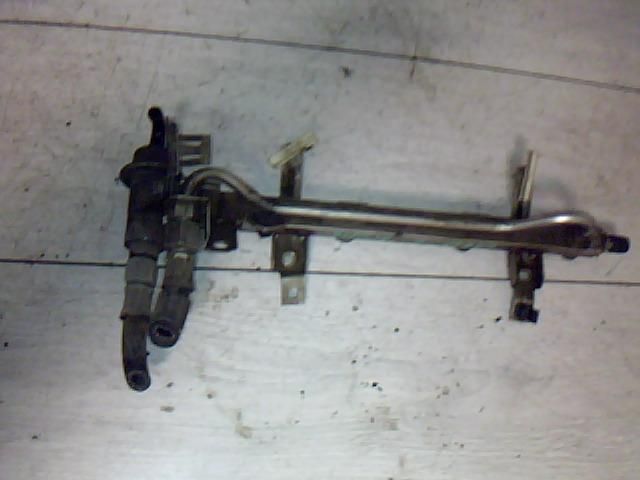 bontott OPEL CORSA B Porlasztó Sor / Híd