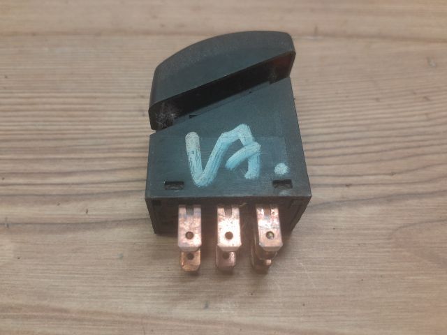 bontott OPEL CORSA B Vészvillogó Kapcsoló