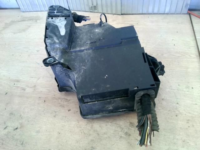 bontott OPEL CORSA C Biztosítéktábla Motortér