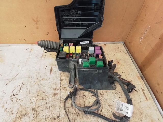 bontott OPEL CORSA C Biztosítéktábla Motortér