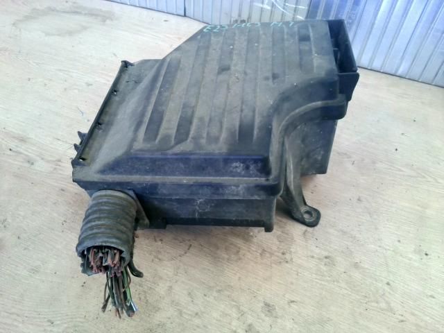 bontott OPEL CORSA C Biztosítéktábla Motortér