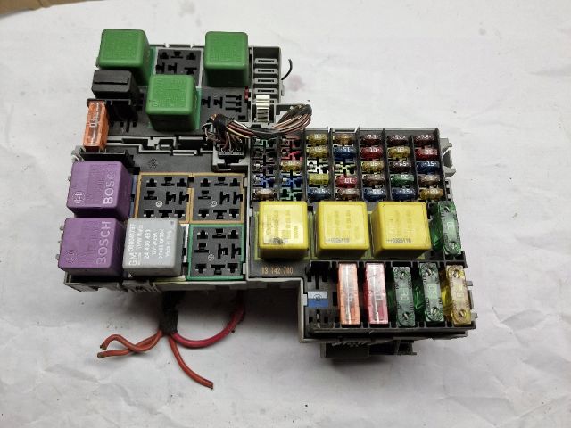 bontott OPEL CORSA C Biztosítéktábla Motortér