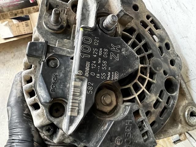 bontott OPEL CORSA C Generátor