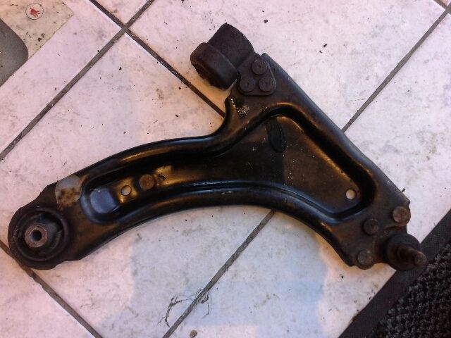 bontott OPEL CORSA C Jobb első Lengőkar