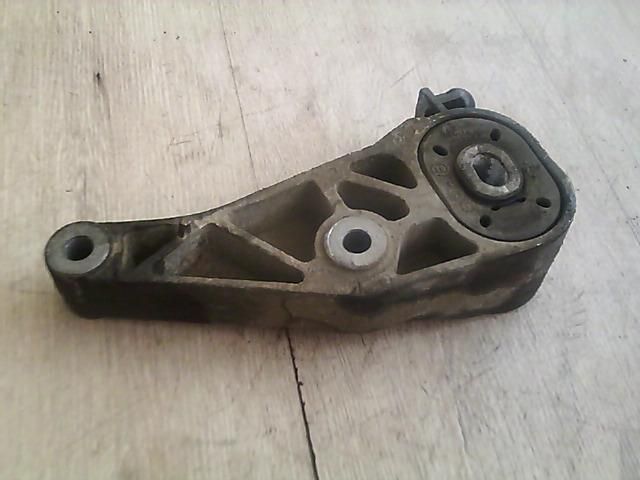 bontott OPEL CORSA C Motor Tartó Bak (Fém)