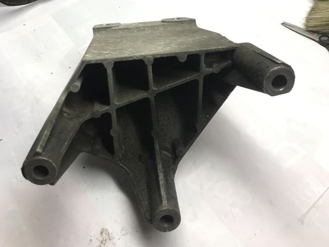 bontott OPEL CORSA C Motor Tartó Bak (Fém)