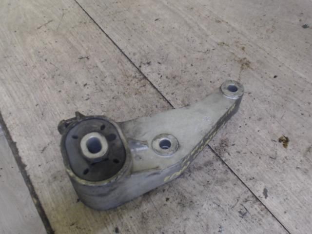 bontott OPEL CORSA C Motor Tartó Bak (Fém)