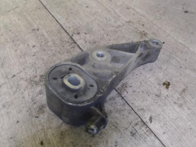 bontott OPEL CORSA C Motor Tartó Bak (Fém)