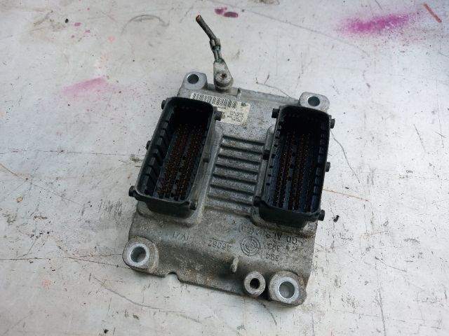 bontott OPEL CORSA C Motorvezérlő