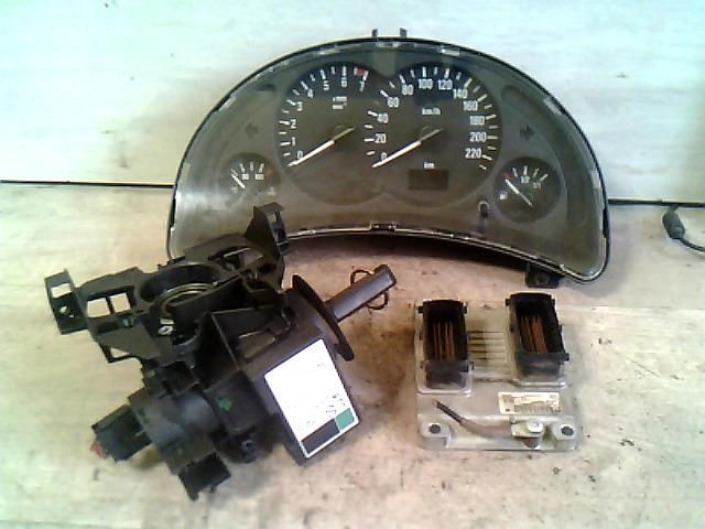 bontott OPEL CORSA C Motorvezérlő