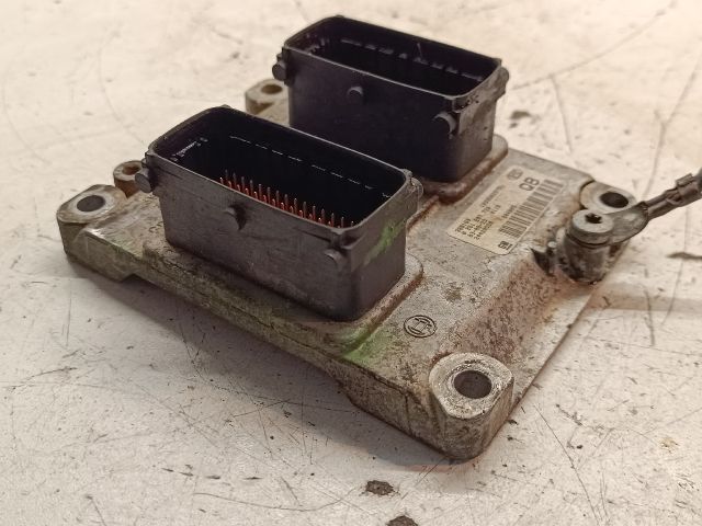 bontott OPEL CORSA C Motorvezérlő