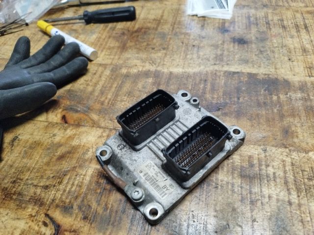 bontott OPEL CORSA C Motorvezérlő