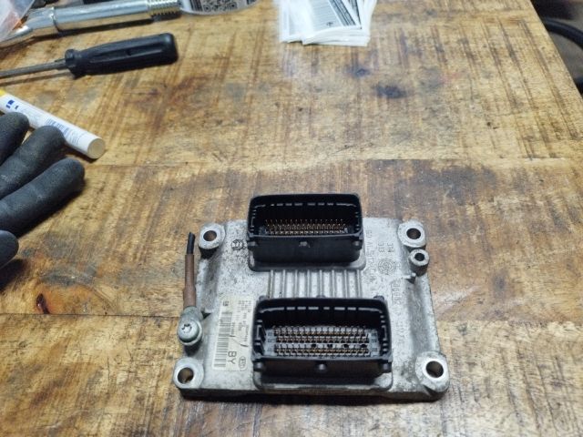 bontott OPEL CORSA C Motorvezérlő