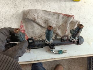 bontott OPEL CORSA C Porlasztó Sor / Híd