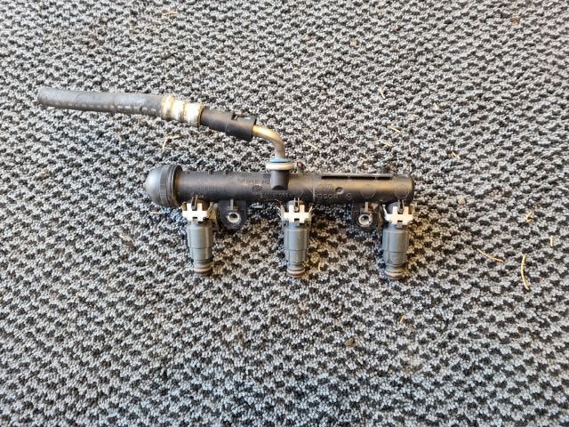 bontott OPEL CORSA C Porlasztó Sor / Híd