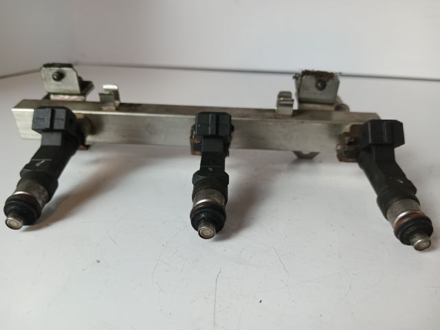 bontott OPEL CORSA C Porlasztó Sor / Híd