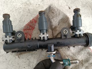 bontott OPEL CORSA C Porlasztó Sor / Híd