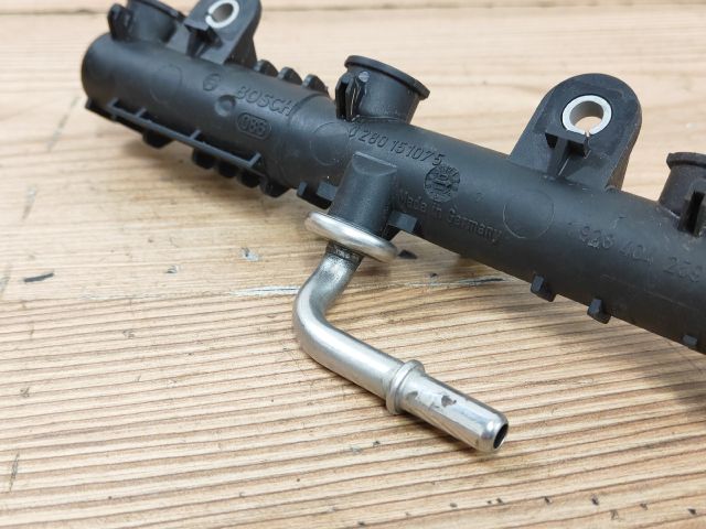 bontott OPEL CORSA C Porlasztó Sor / Híd