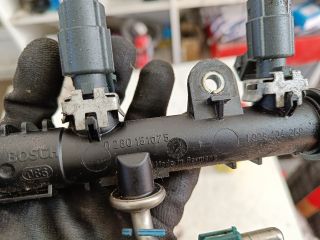 bontott OPEL CORSA C Porlasztó Sor / Híd