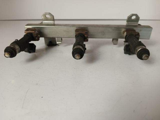 bontott OPEL CORSA C Porlasztó Sor / Híd