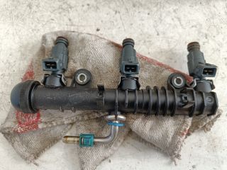 bontott OPEL CORSA C Porlasztó Sor / Híd