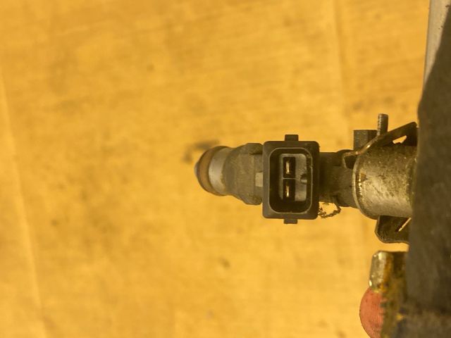 bontott OPEL CORSA C Porlasztó Sor / Híd