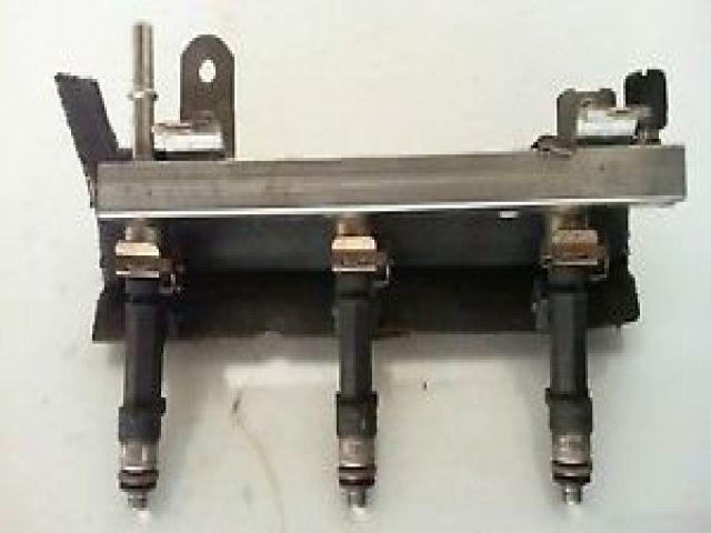 bontott OPEL CORSA C Porlasztó Sor / Híd