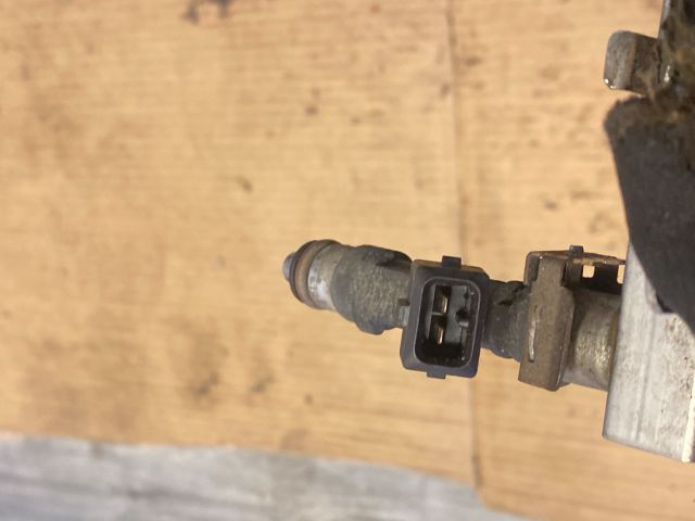 bontott OPEL CORSA C Porlasztó Sor / Híd