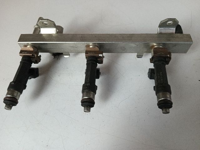 bontott OPEL CORSA C Porlasztó Sor / Híd