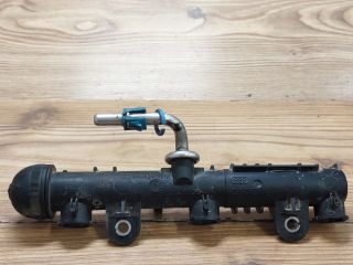 bontott OPEL CORSA C Porlasztó Sor / Híd