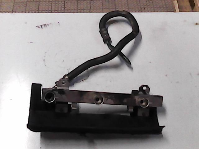 bontott OPEL CORSA C Porlasztó Sor / Híd