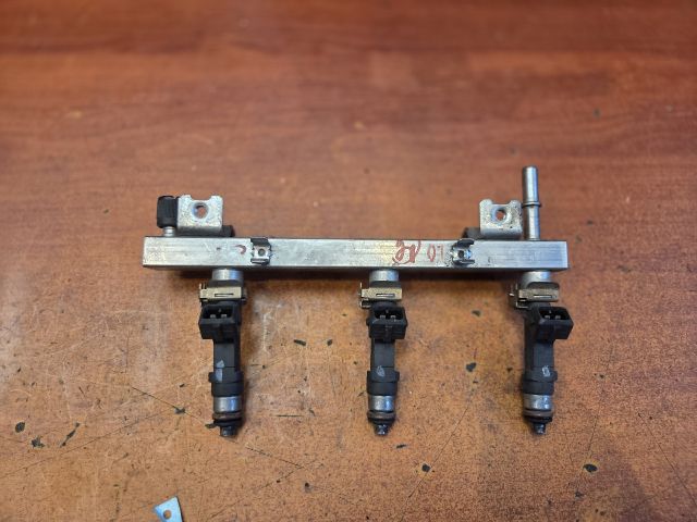 bontott OPEL CORSA C Porlasztó Sor / Híd