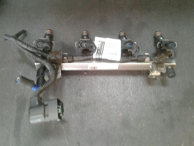 bontott OPEL CORSA C Porlasztó Sor / Híd