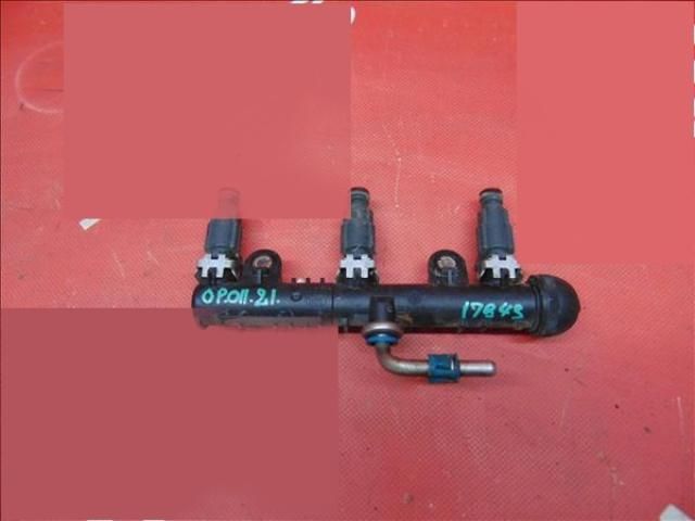 bontott OPEL CORSA C Porlasztó Sor / Híd