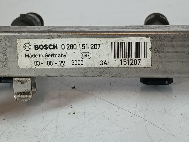bontott OPEL CORSA C Porlasztó Sor / Híd