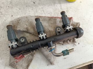 bontott OPEL CORSA C Porlasztó Sor / Híd