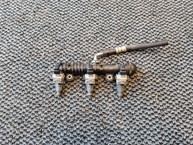 bontott OPEL CORSA C Porlasztó Sor / Híd