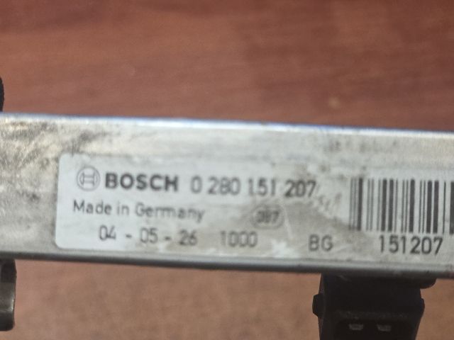 bontott OPEL CORSA C Porlasztó Sor / Híd