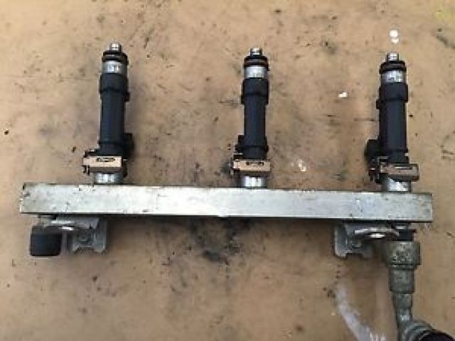 bontott OPEL CORSA C Porlasztó Sor / Híd