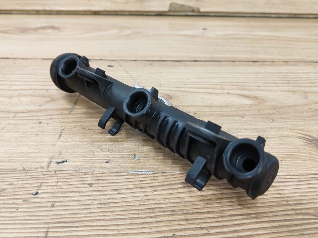 bontott OPEL CORSA C Porlasztó Sor / Híd